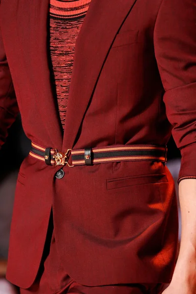 Look 76